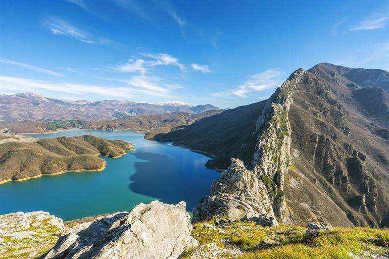 Bergwandeling Gamti met uitzicht op het Bovilla-meer, Albanië