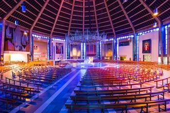 Bezoek de Liverpool Metropolitan Cathedral in Liverpool