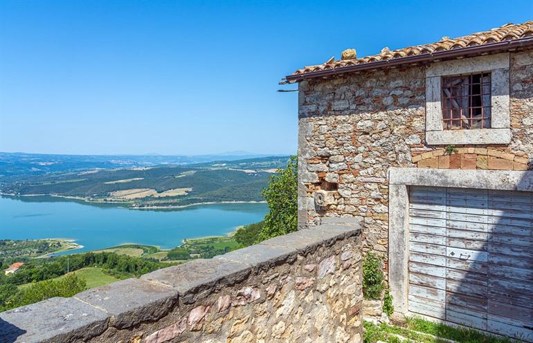 Civitella del Lago aan het Lago Corbara