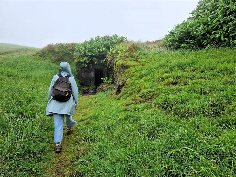 Een van de tunnels op de Janela do Inferno Wandeling