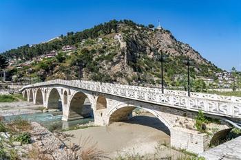 Gorica bridge, van Berat naar de wijk Gorica, Albanië