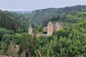 Kasteel Reinhardstein en waterval van Bayehon 