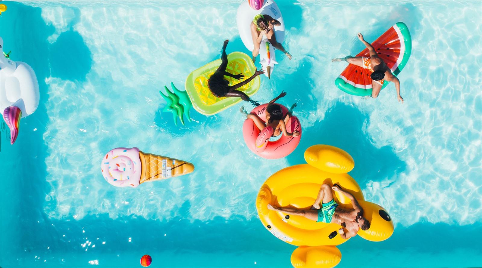 Maestro nachtmerrie Overweldigen 10x leukste opblaasfiguren + luchtmatrassen 2023 voor je zwembad