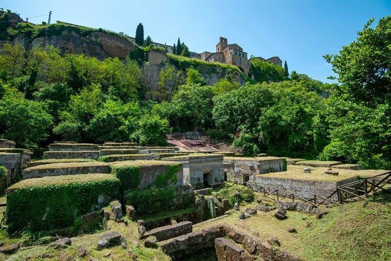 Necropoli etrusca di Crocifisso del Tufo, Necropolis van Orvieto bezoeken