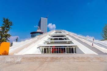 Piramide van Tirana, Albanië