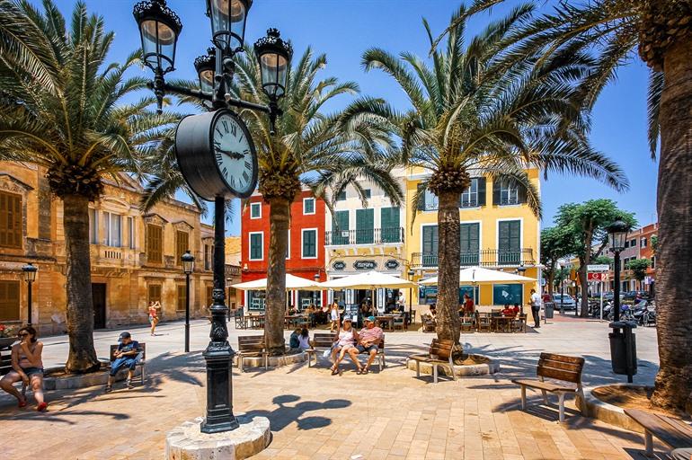 Plaça d'Alfons III, het charmante stadsplein, Ciutadella de Menorca