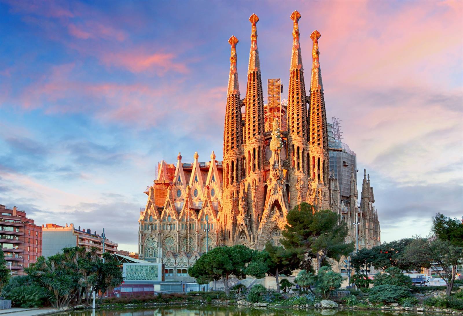 hoog Iets erfgoed Sagrada Familia bezoeken? Tips, tickets + hoe wachtrijen vermijden?
