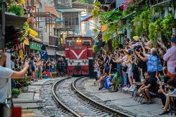 Treinspoor door Hanoi Old Quarter