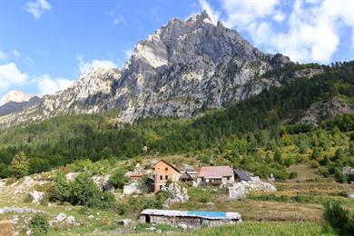 Wandeling Valbonë naar Kukaj (9 km), een Albanese plattelandsdorpje