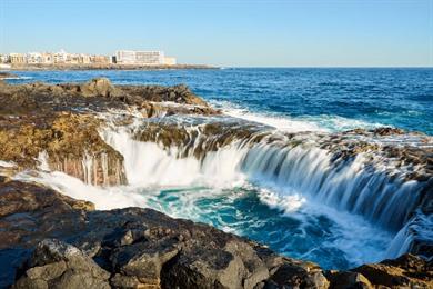 Wandel naar Cuevas del Guinche langs Salinas El Bufadero